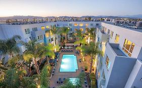 Central Los Angeles Apartments 4*